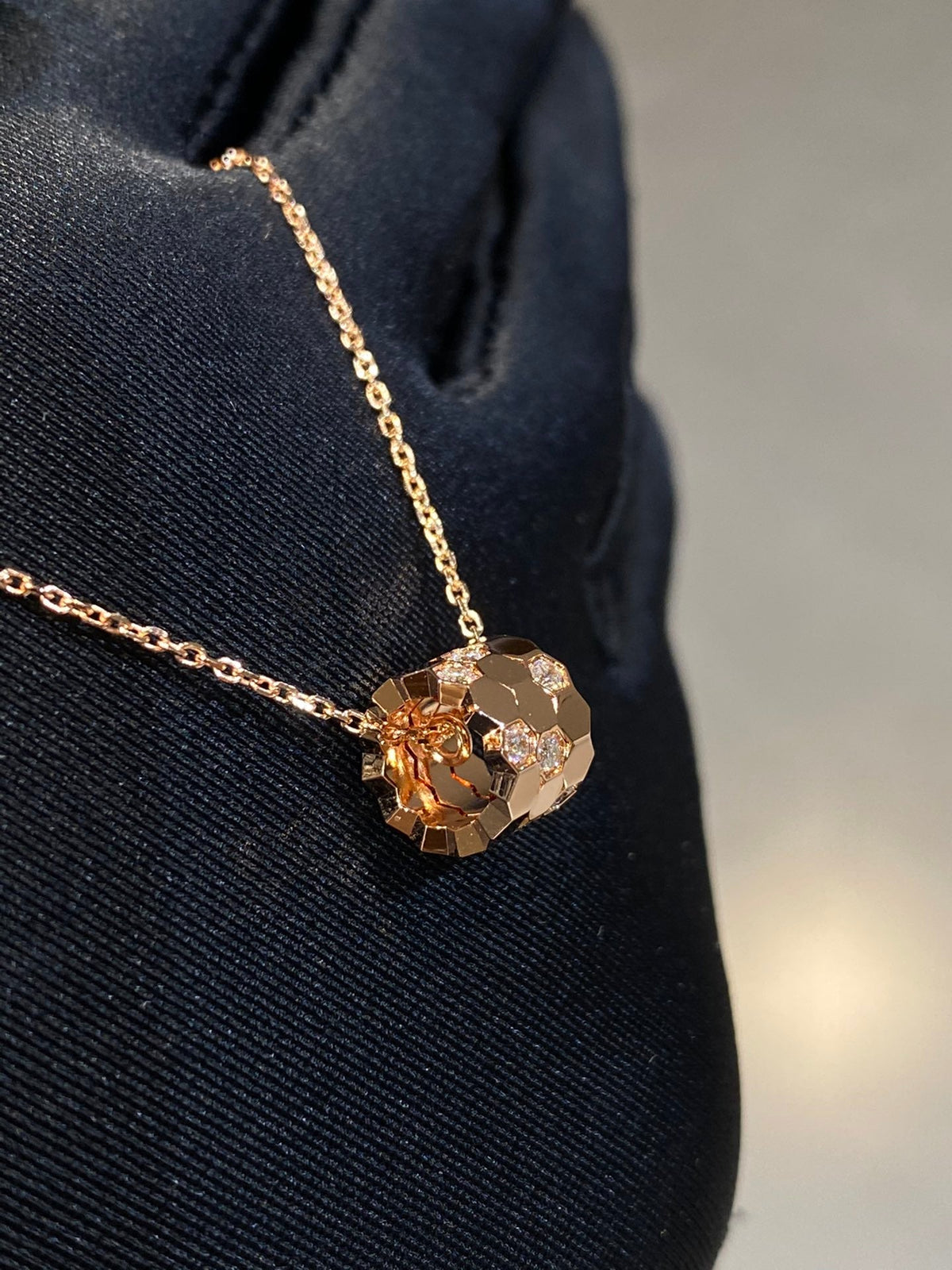 ¡®Lume Jewels¡¯BEE LOVE DIAMOND NECKLACE