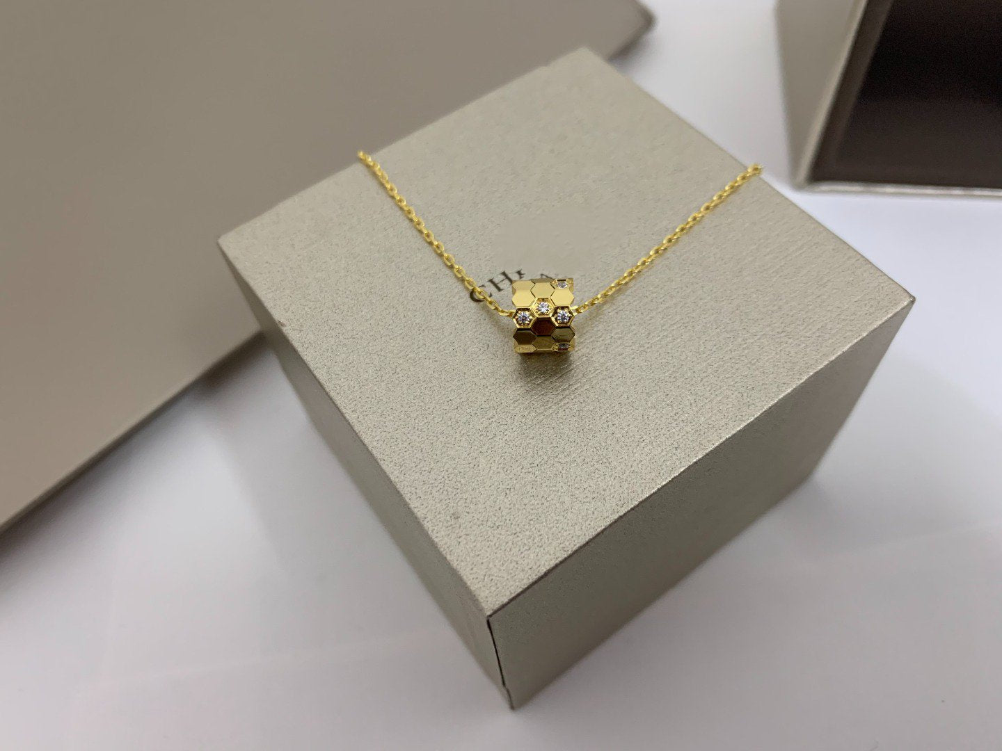 ¡®Lume Jewels¡¯BEE LOVE DIAMOND NECKLACE