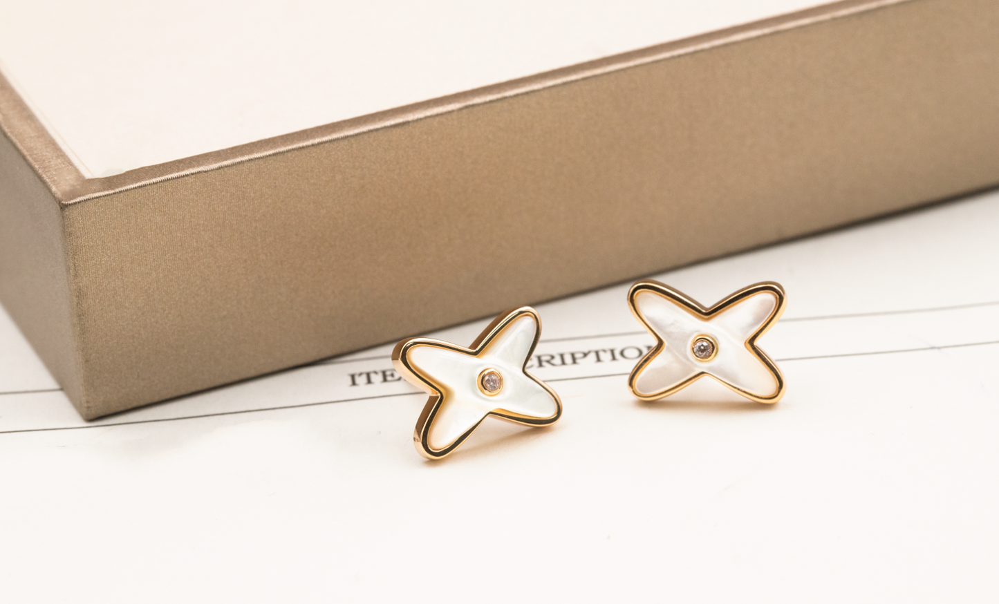 ¡®Lume Jewels¡¯JEUX DE WHITE MOP PINK GOLD DIAMOND EARRINGS