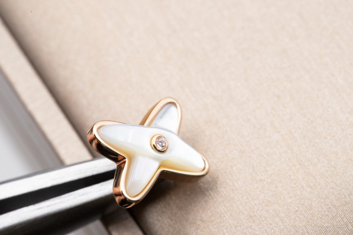 ¡®Lume Jewels¡¯JEUX DE WHITE MOP PINK GOLD DIAMOND EARRINGS