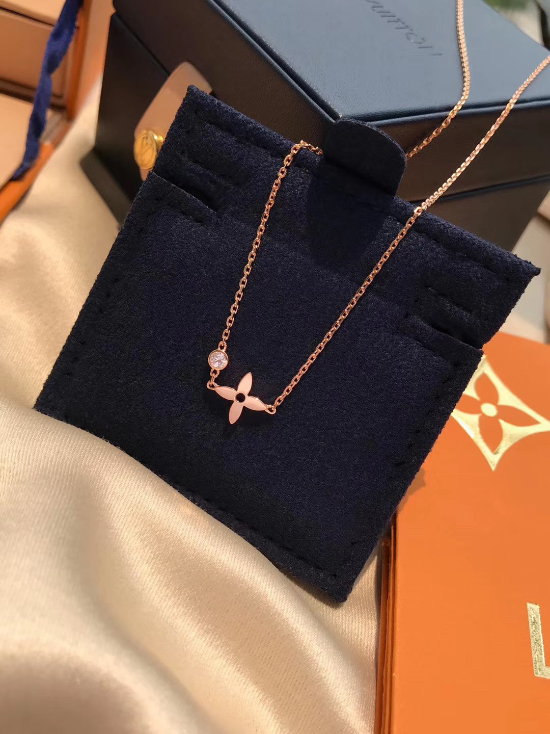 ¡®Lume Jewels¡¯BLOSSOM PENDANT PINK GOLD AND DIAMOND