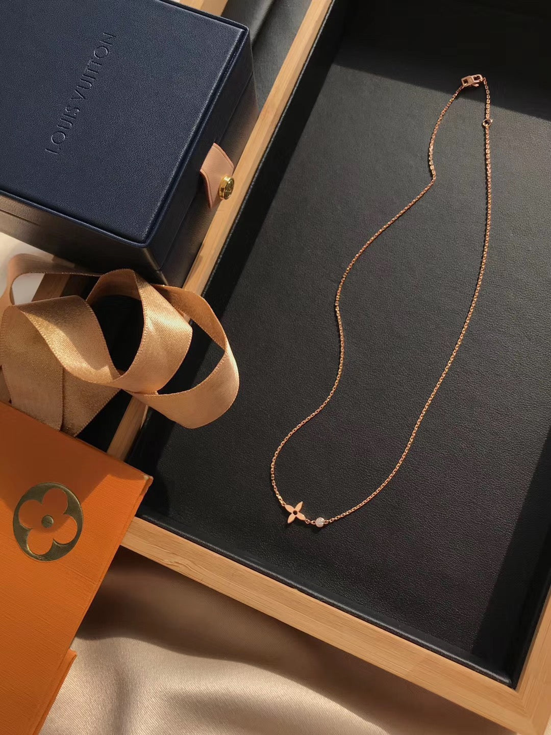 ¡®Lume Jewels¡¯BLOSSOM PENDANT PINK GOLD AND DIAMOND