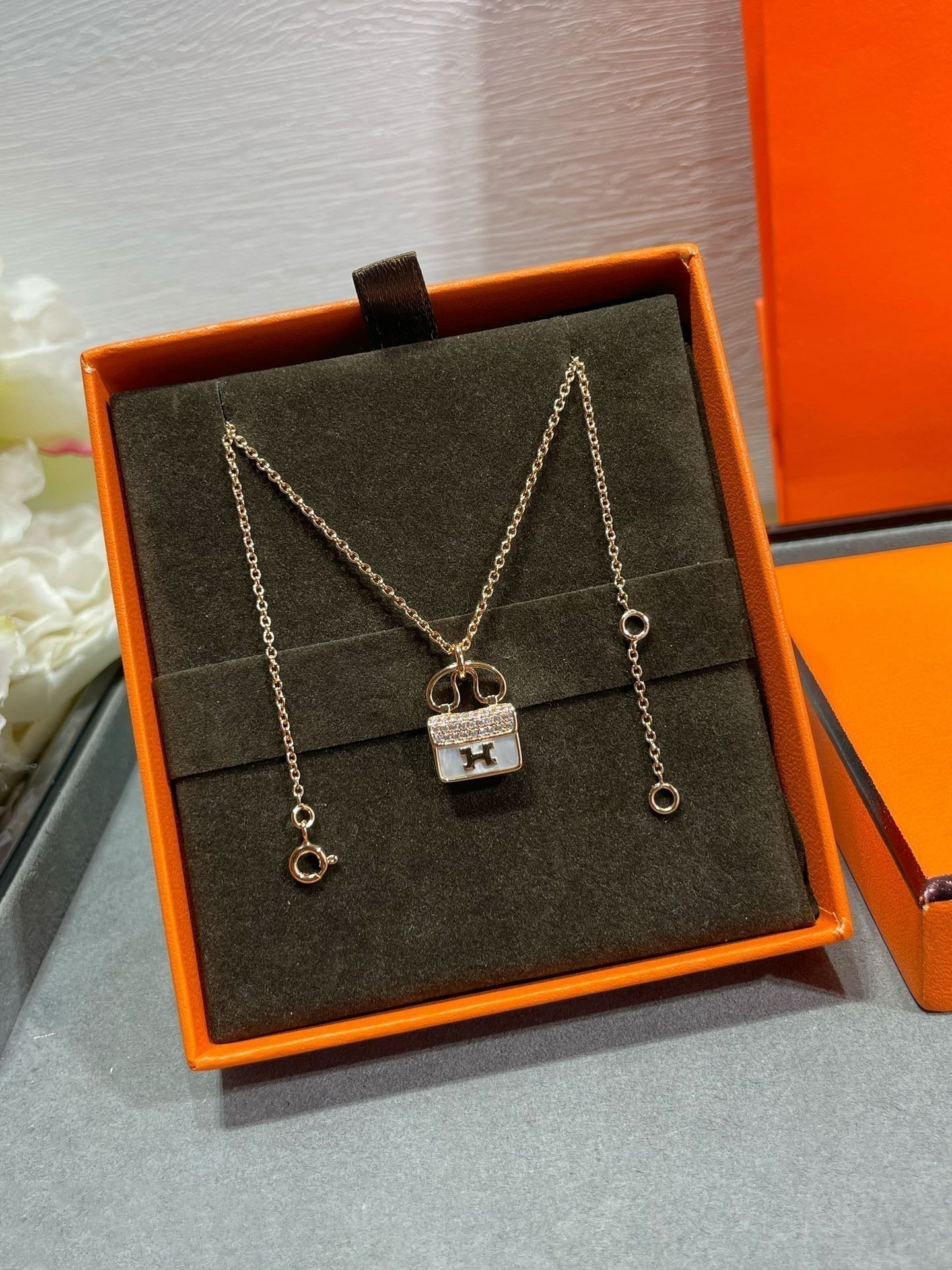 ¡®Lume Jewels¡¯H CIRCE MOISSANITE PENDANT NECKLACE GOLD