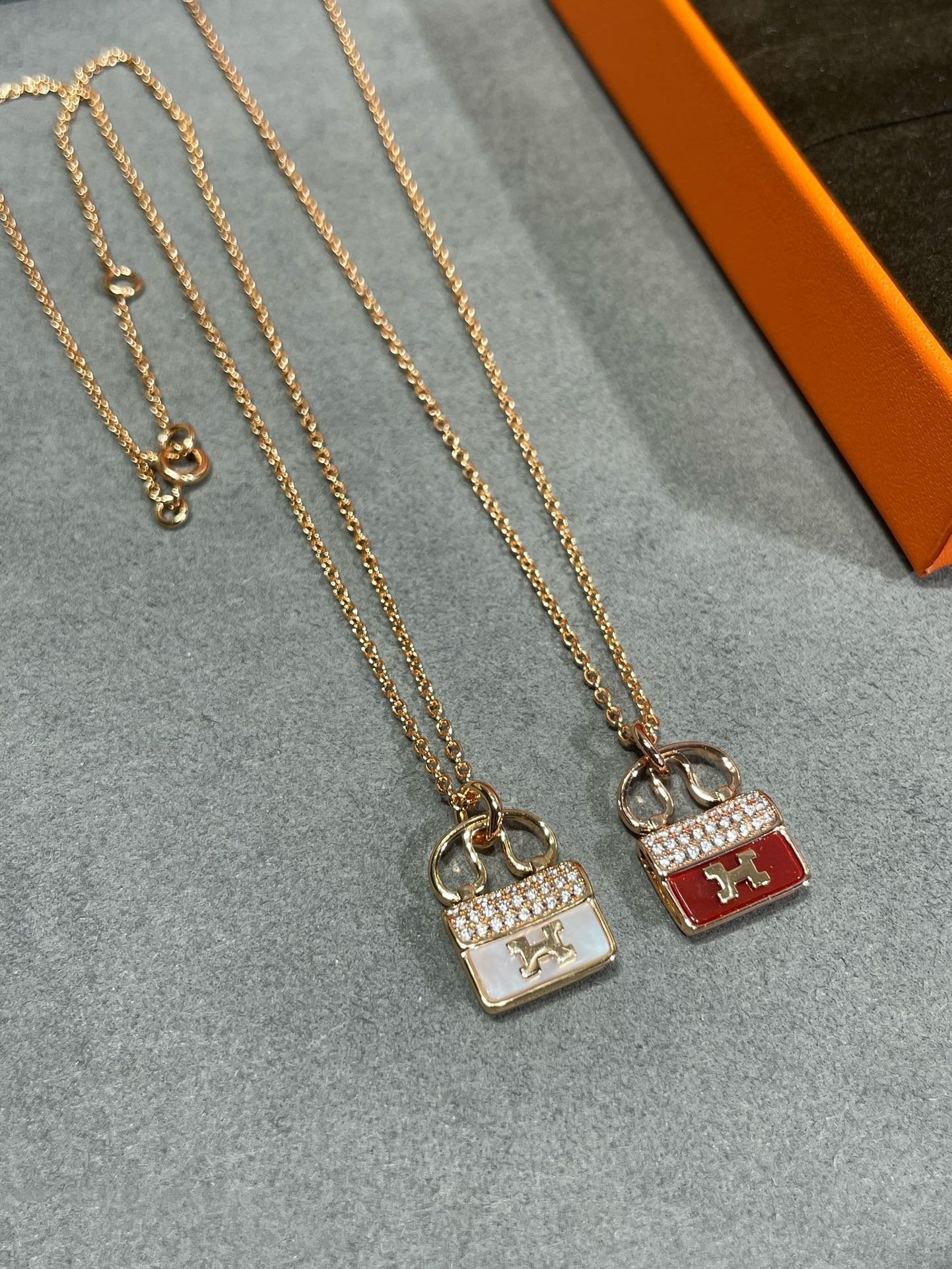 ¡®Lume Jewels¡¯H CIRCE MOISSANITE PENDANT NECKLACE GOLD