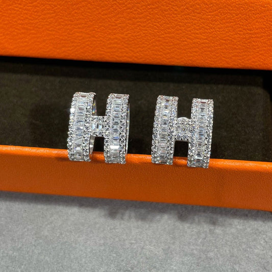 ¡®Lume Jewels¡¯H STUD EARRINGS WITH SILVER DIAMONDS