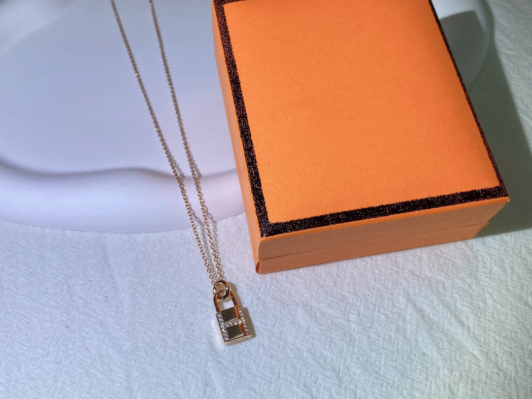 ¡®Lume Jewels¡¯HM ADVANCED NICHE LOCK HEAD NECKLACE DIAMONDS