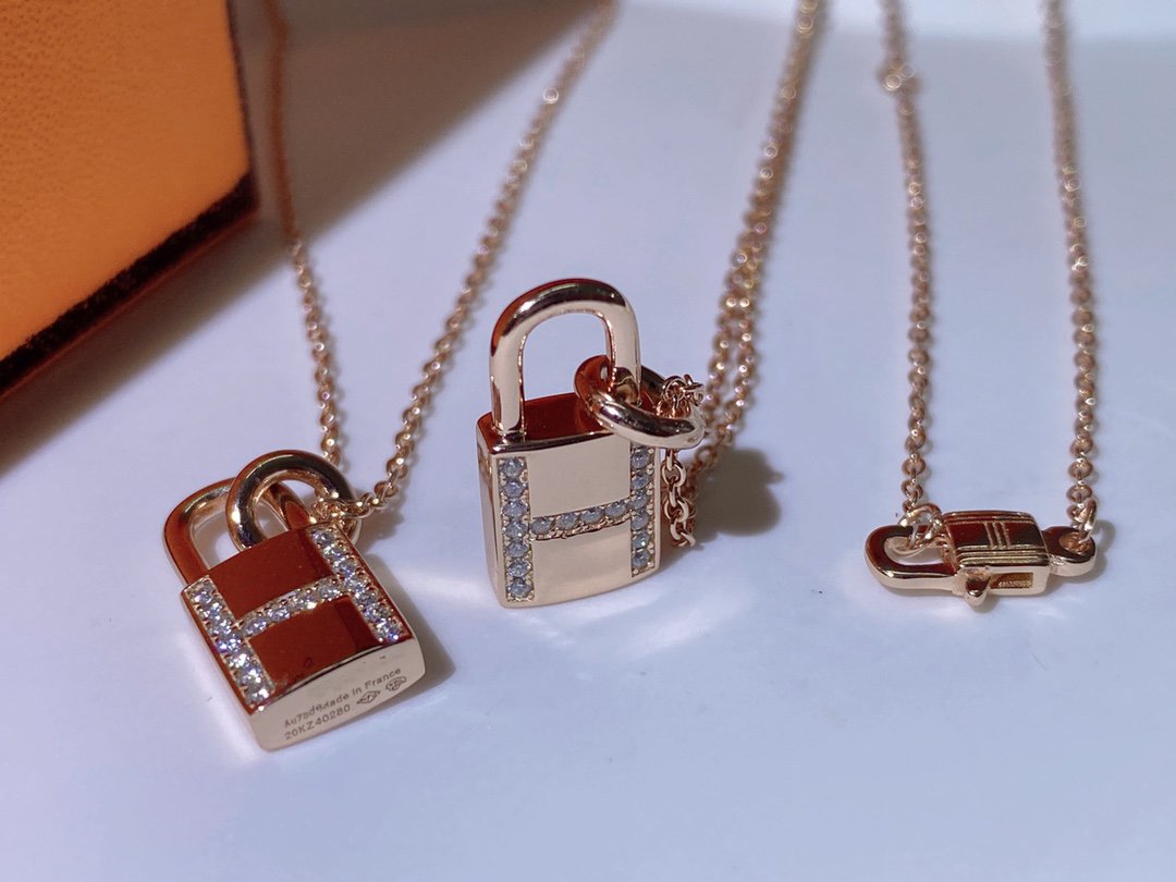 ¡®Lume Jewels¡¯HM ADVANCED NICHE LOCK HEAD NECKLACE DIAMONDS