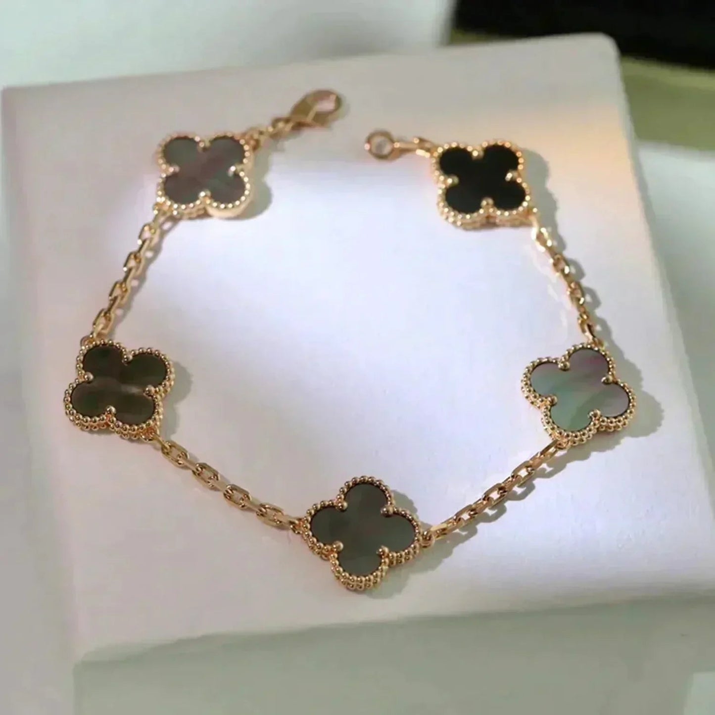 [Lume Jewels]New CLOVER 5 MOTIF GRAY MOP BRACELET COLLECTION