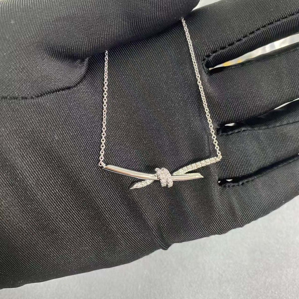 [Lume Jewels]T House Diamond-Studded Knot Necklace