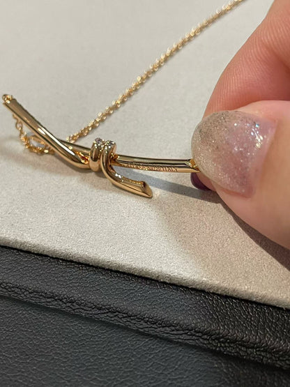 [Lume Jewels]T House Diamond-Studded Knot Necklace