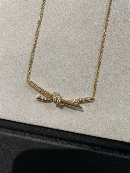 [Lume Jewels]T House Diamond-Studded Knot Necklace