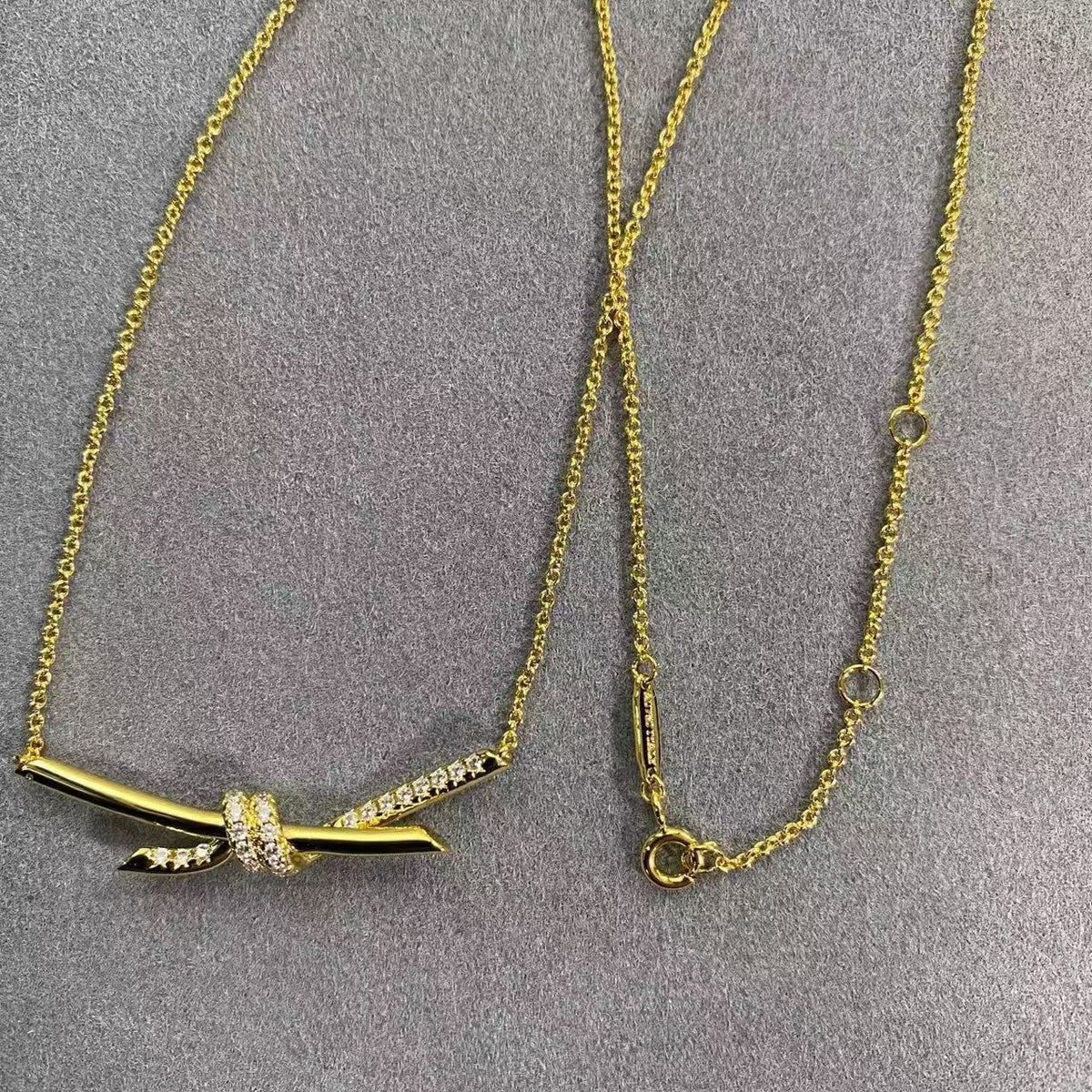 [Lume Jewels]T House Diamond-Studded Knot Necklace