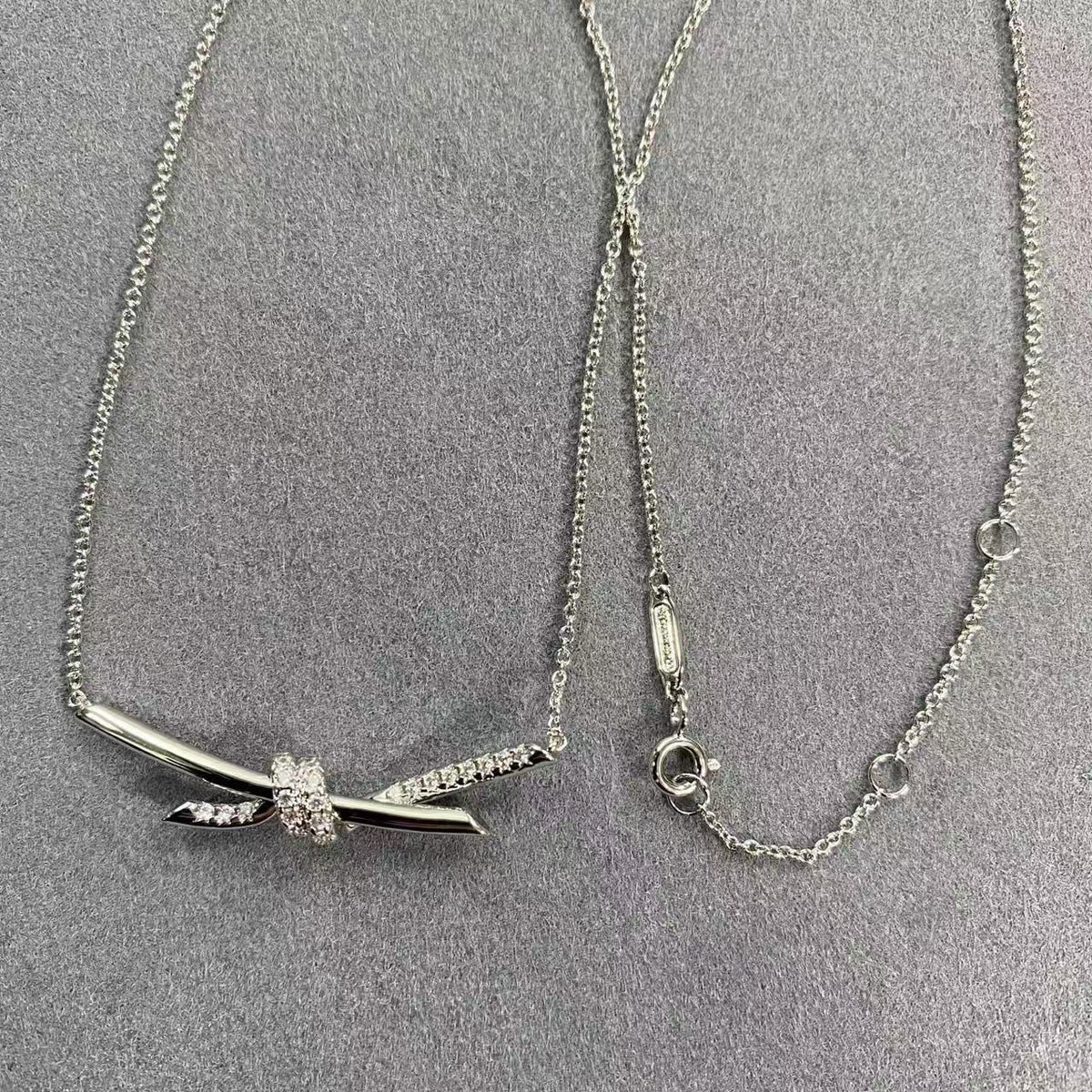 [Lume Jewels]T House Diamond-Studded Knot Necklace