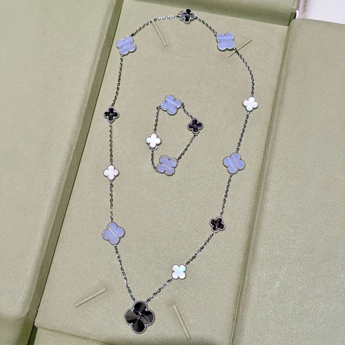 [Lume Jewels]DETACHABLE CLOVER 15(11+4) FLOWER SILVER NECKLACE SET