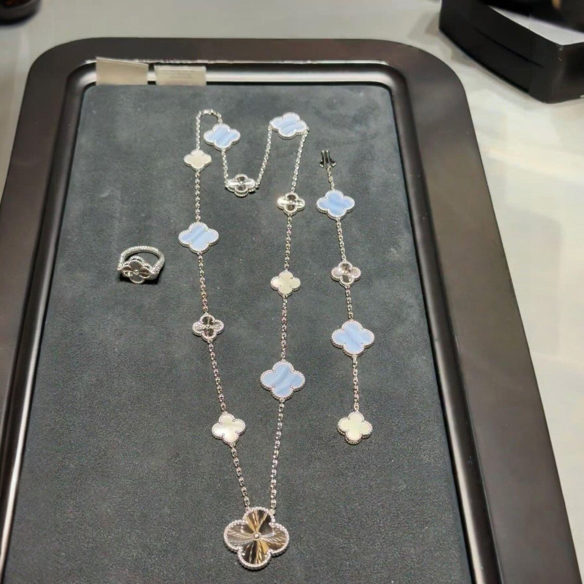 [Lume Jewels]DETACHABLE CLOVER 15(11+4) FLOWER SILVER NECKLACE SET