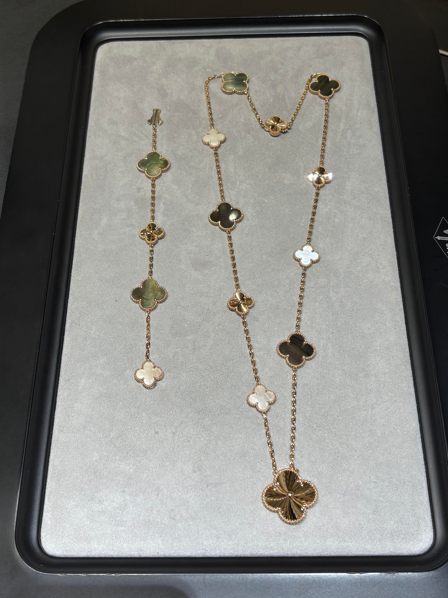 [¡®Lume Jewels¡¯] 25 NEW CLOVER 15 MOTIFS GRAY MOTHER-OF-PEARL