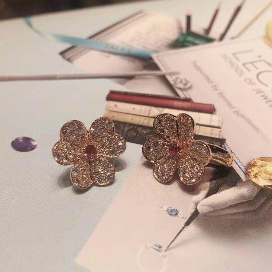 ¡®Lume Jewels¡¯FRIVOLE PINK GOLD FLOWER DIAMOND EARRINGS