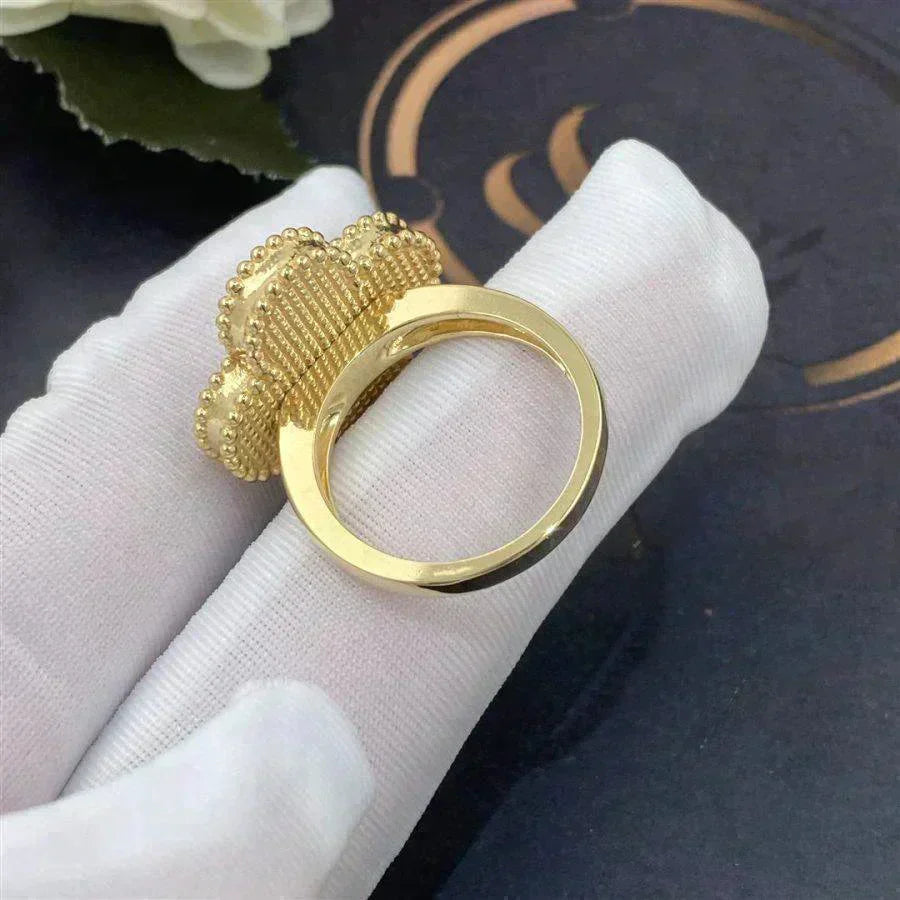 ¡®Lume Jewels¡¯CLOVER WHITE MOP RING