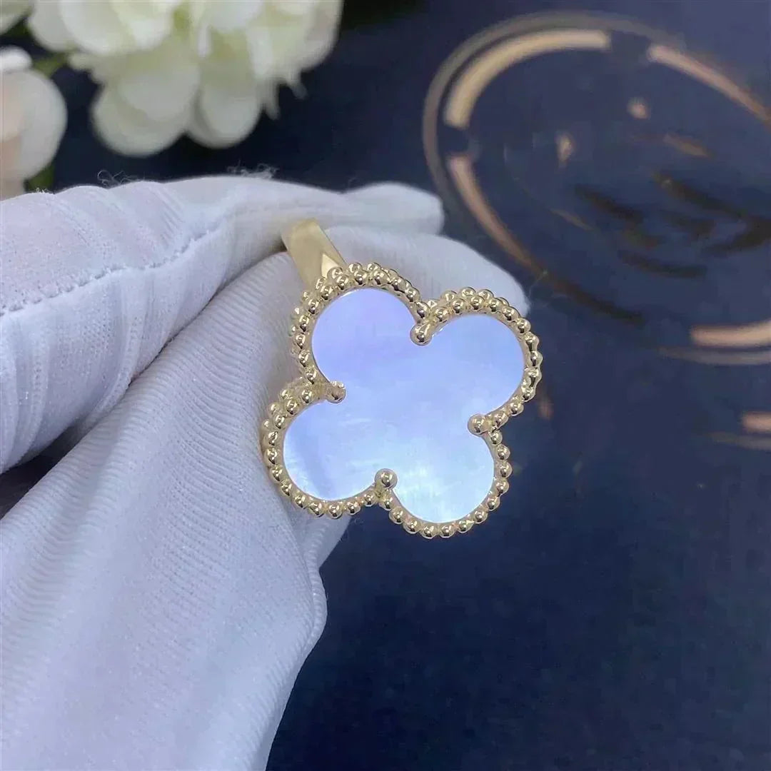 ¡®Lume Jewels¡¯CLOVER WHITE MOP RING