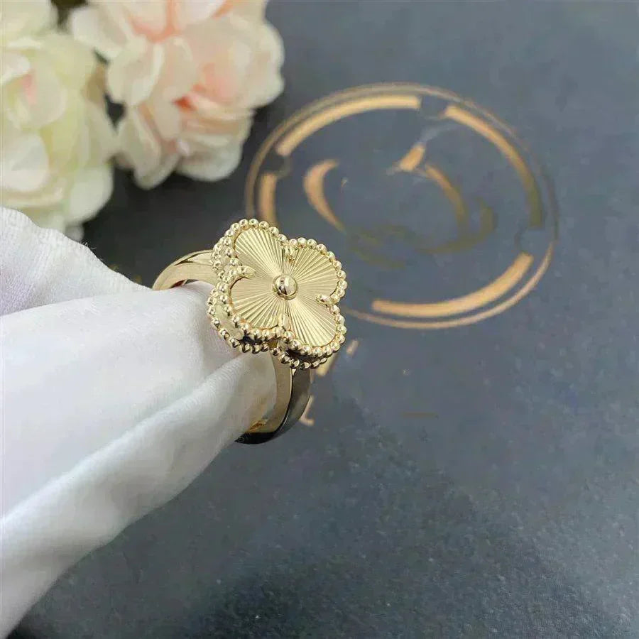 ¡®Lume Jewels¡¯CLOVER GOLD RING
