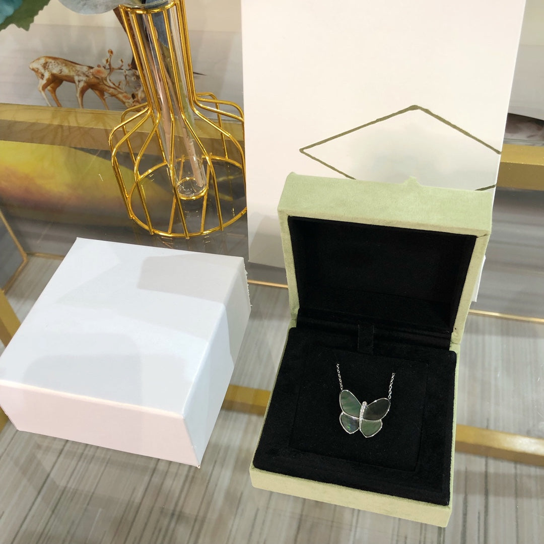 ¡®Lume Jewels¡¯LARGE BUTTERFLY SILVER PENDANT DIAMOND NECKLACE