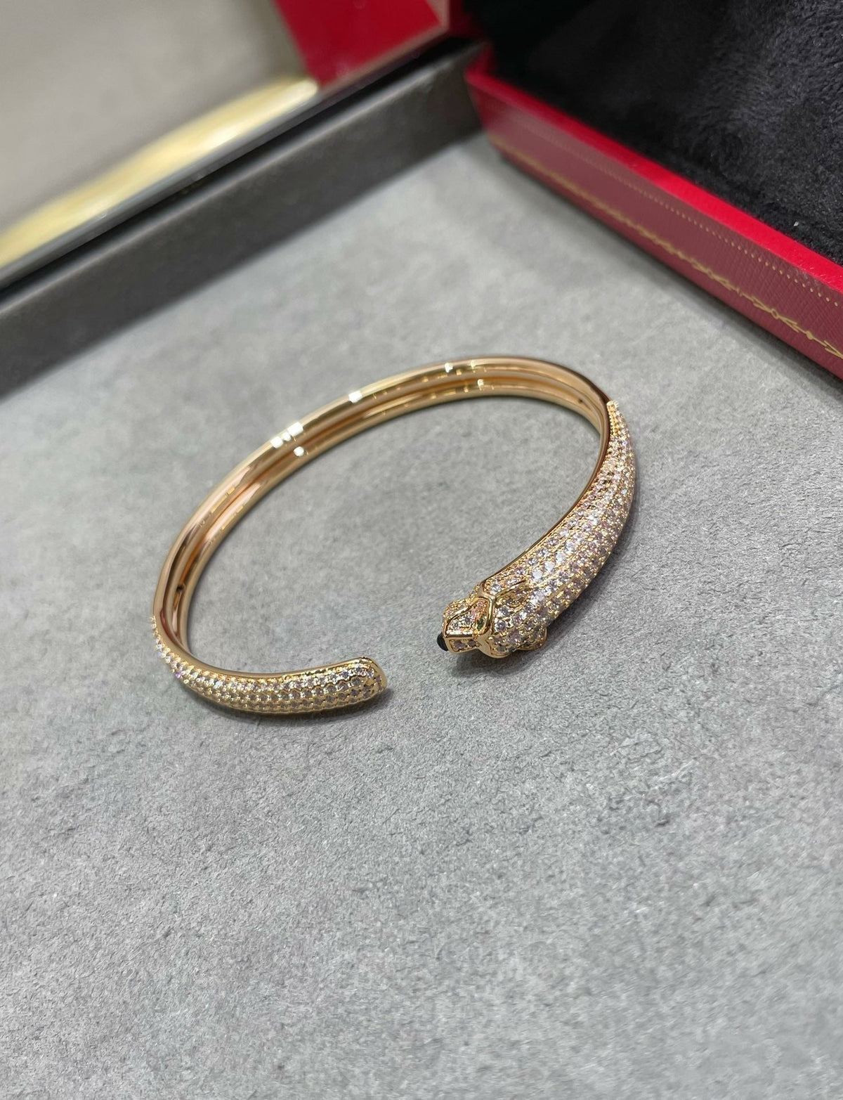 ¡®Lume Jewels¡¯PANTHERE FULL DIAMOND OPEN BRACELET