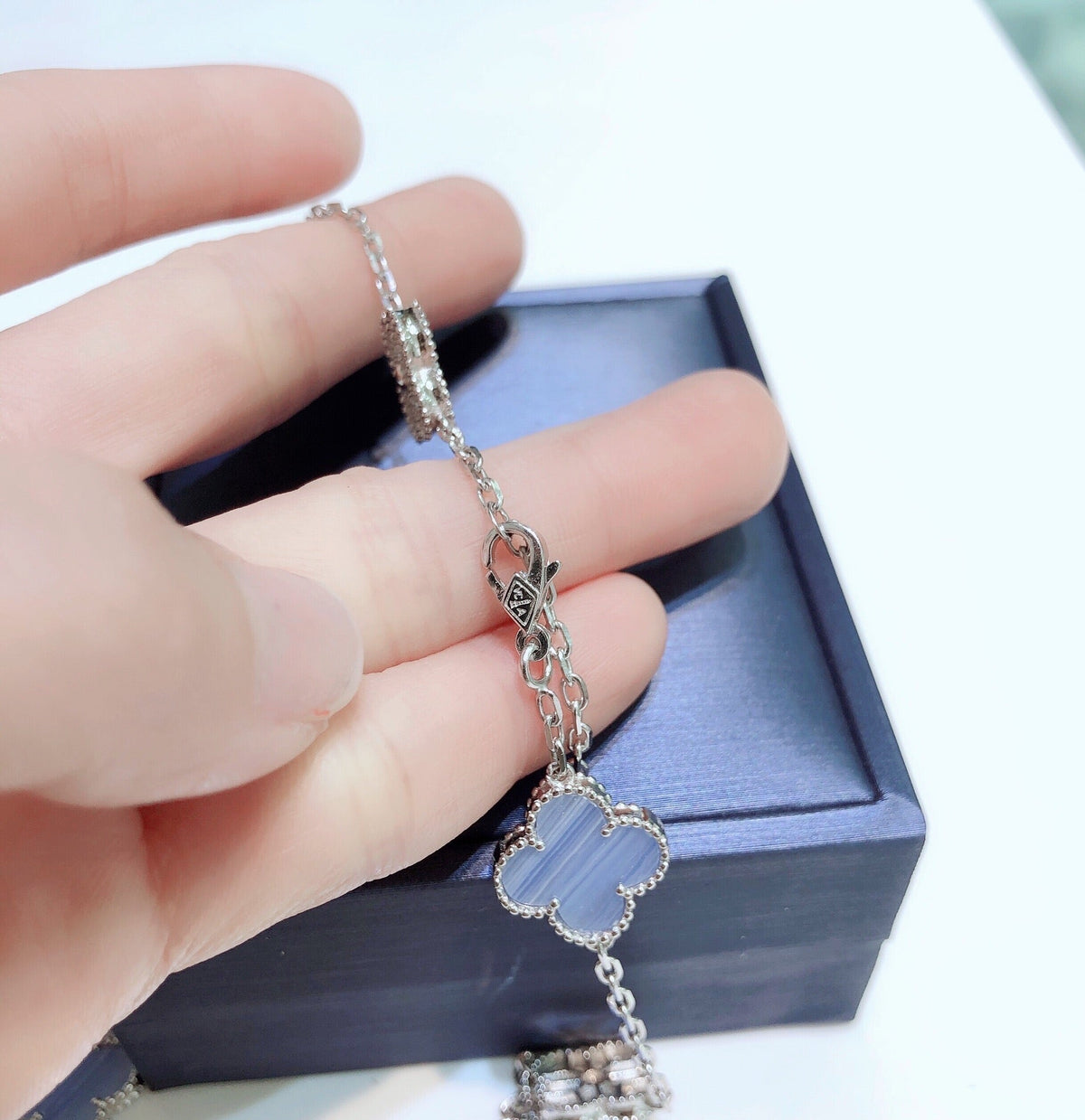 ¡®Lume Jewels¡¯CLOVER 10 MOTIFS CHALCEDONY DIAMONDS SILVER NECKLACE