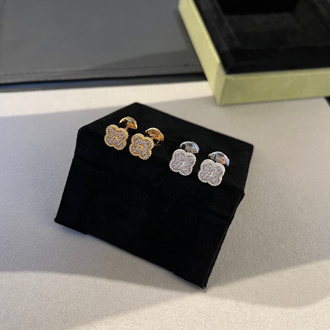 ¡®Lume Jewels¡¯CLOVER MINI DIAMOND STUD EARRINGS