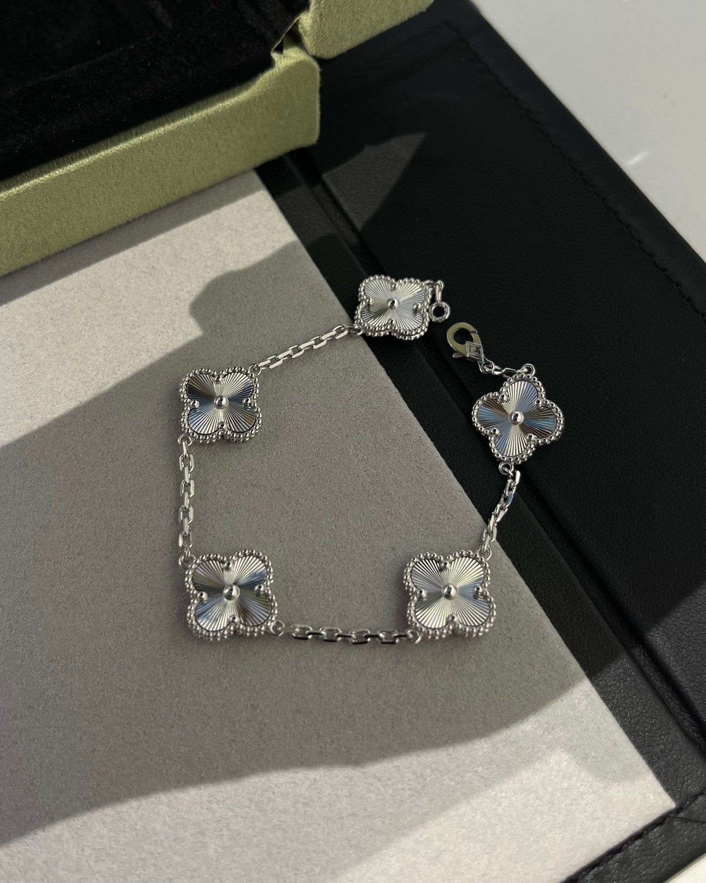 [Lume Jewels]New  CLOVER 5 MOTIF LASER BRACELET COLLECTION